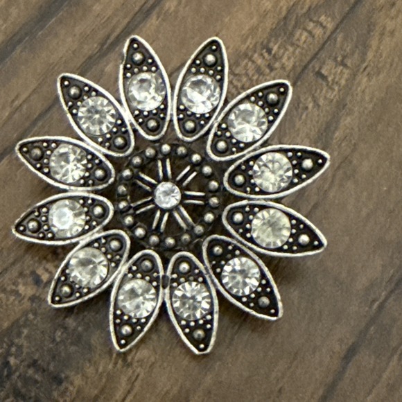 Jewelry - Vintage Silver Flower Pin Brooch Marcasite